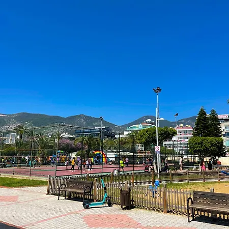 Sa Apartments! 500m To The Cleopatra Daire